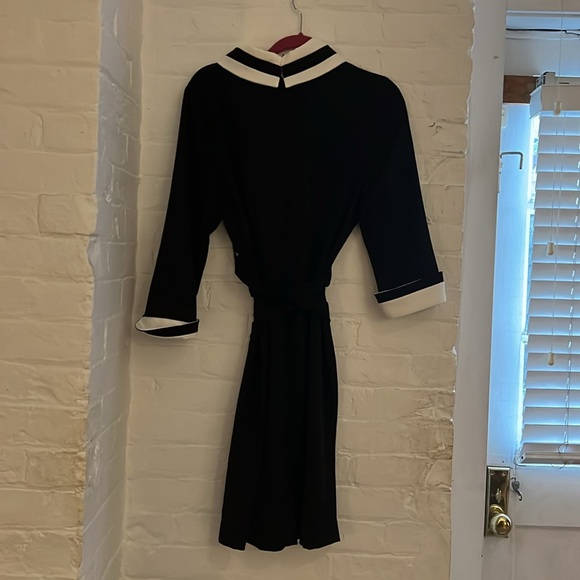class black dress with Peter Pan collar. - Picture 5 of 7